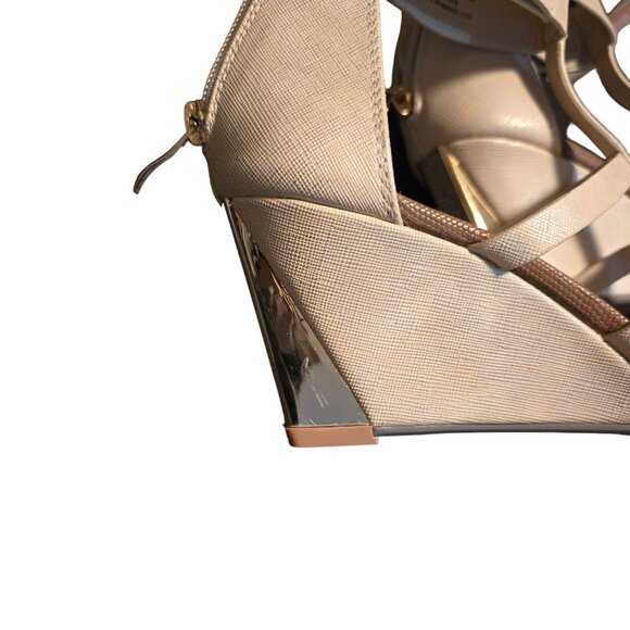 Torta Caliente Womens Strappy Beige Wedge Sandals Size 6.5M With Gold Embellishm - Picture 8 of 8